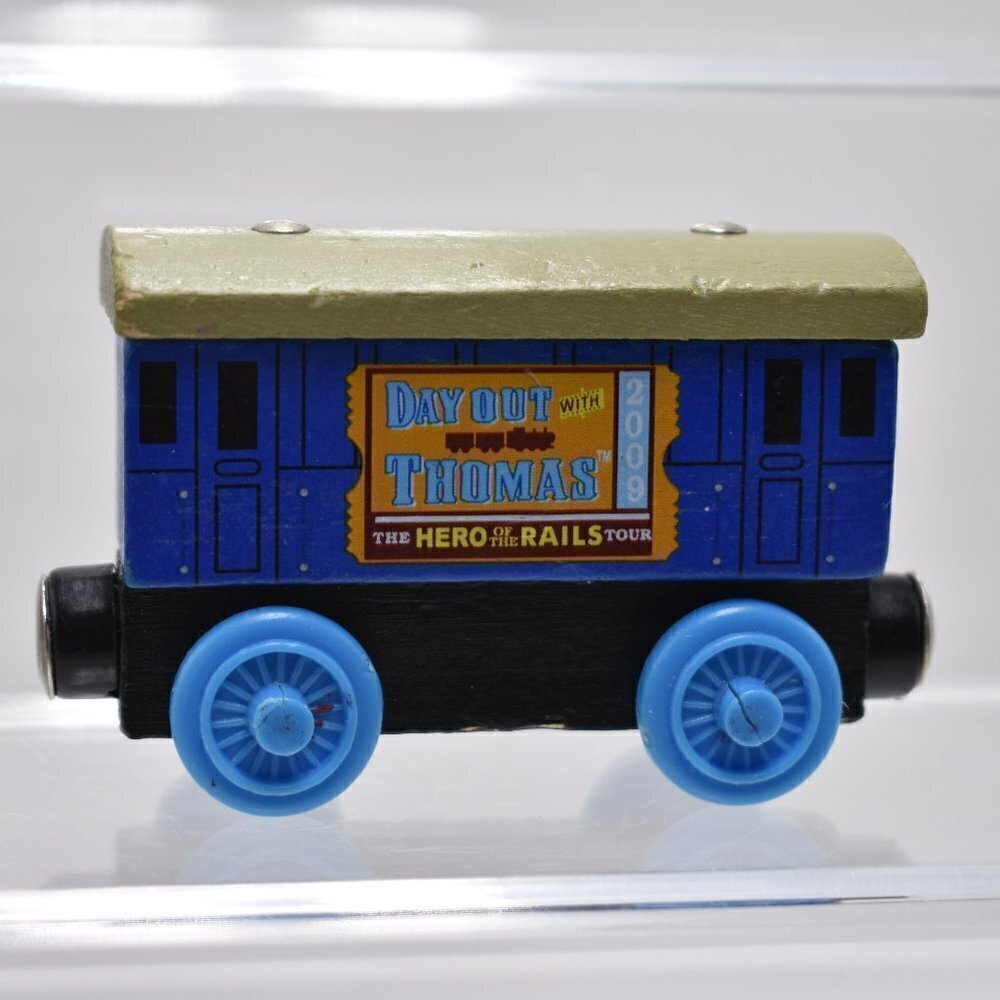 Thomas & Friends Train Tank Wooden Railway Day Out Hero Rails Passenger Car 2009